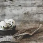 Hvordan tænder jeg min bordgrill, og hvor lang tid tager det at varme op?